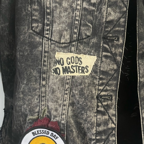 Aeropostal Embroidered Denim Jacket size M - Picture 12 of 14